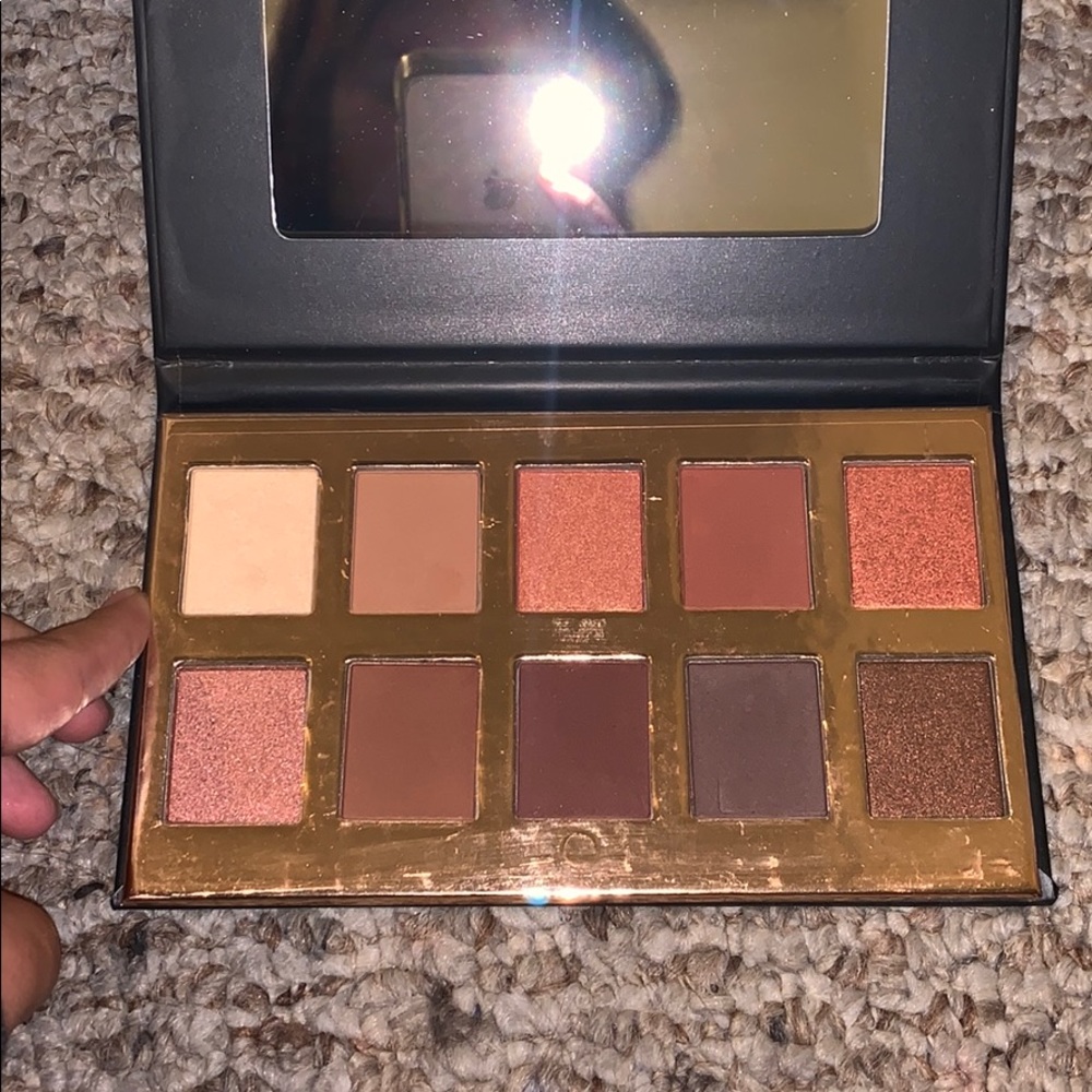 Crown pro makeup